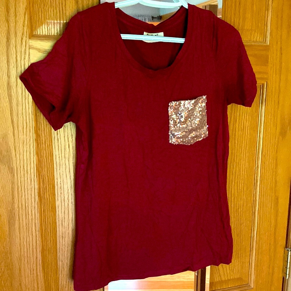 Red scoop Pocket tee
